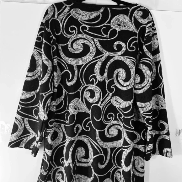 Black and White Long Sleeve Dress - Picture 8 of 10